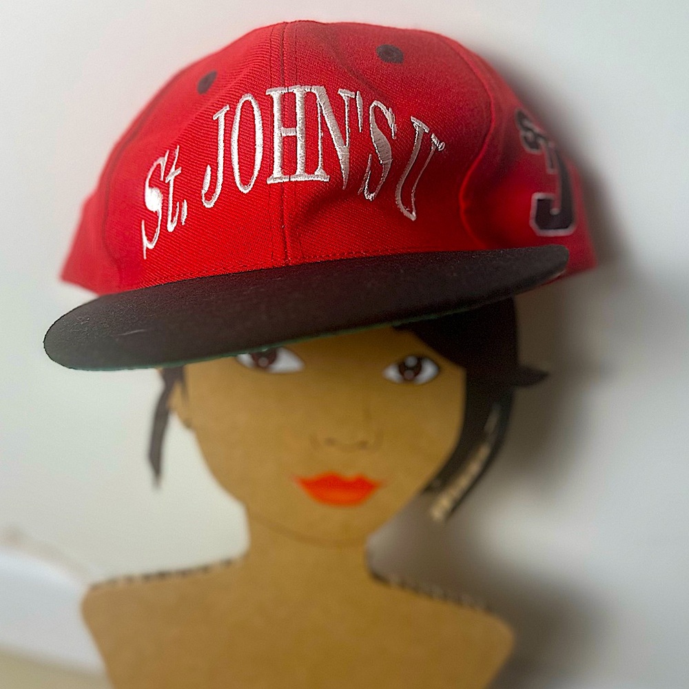 ST. JOHN’S UNIVERSITY REDMEN Official Collegiate Licensed VTG 90s Snapback Hat